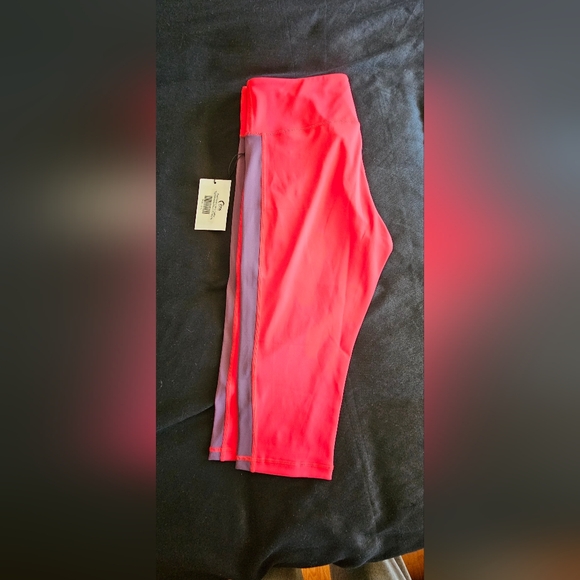 Zyia Royalty Red Strip Light N Tight Hi-Rise Crop 17" Leggings, Size 16-18 - Picture 2 of 4